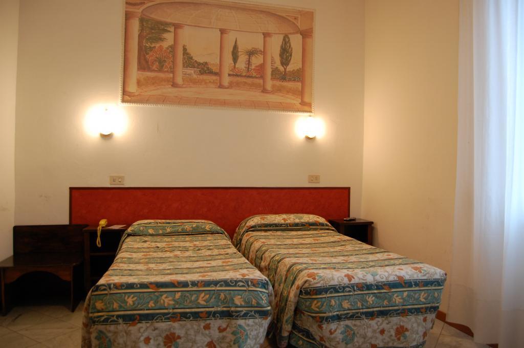 Hotel Ascot Florencia Habitación foto